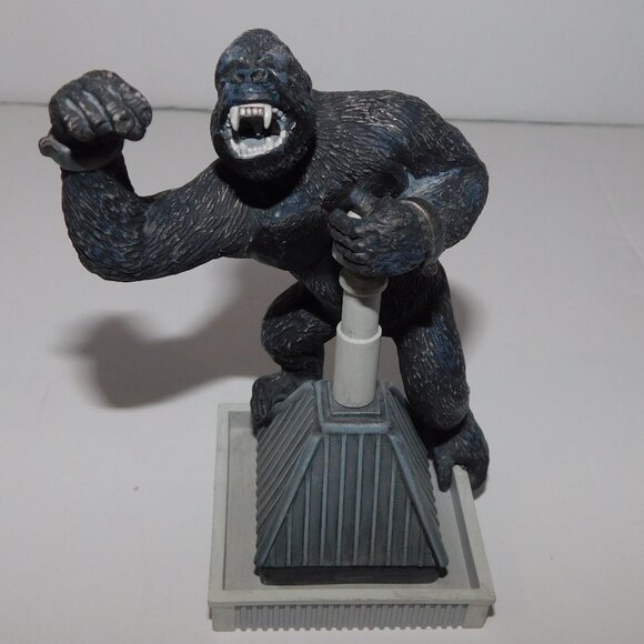 2010 Hallmark 4" King Kong on top of Building Figure ornament  ** READ - Picture 1 of 9